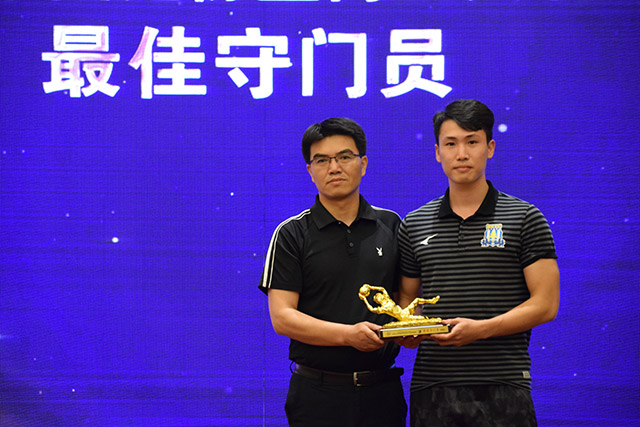 尼克斯与唐斯续约谈判陷入僵局，双方立场明显对立